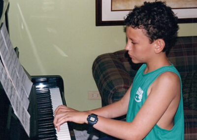 Práctica de piano Santiago Rojas en su práctica usual de piano.